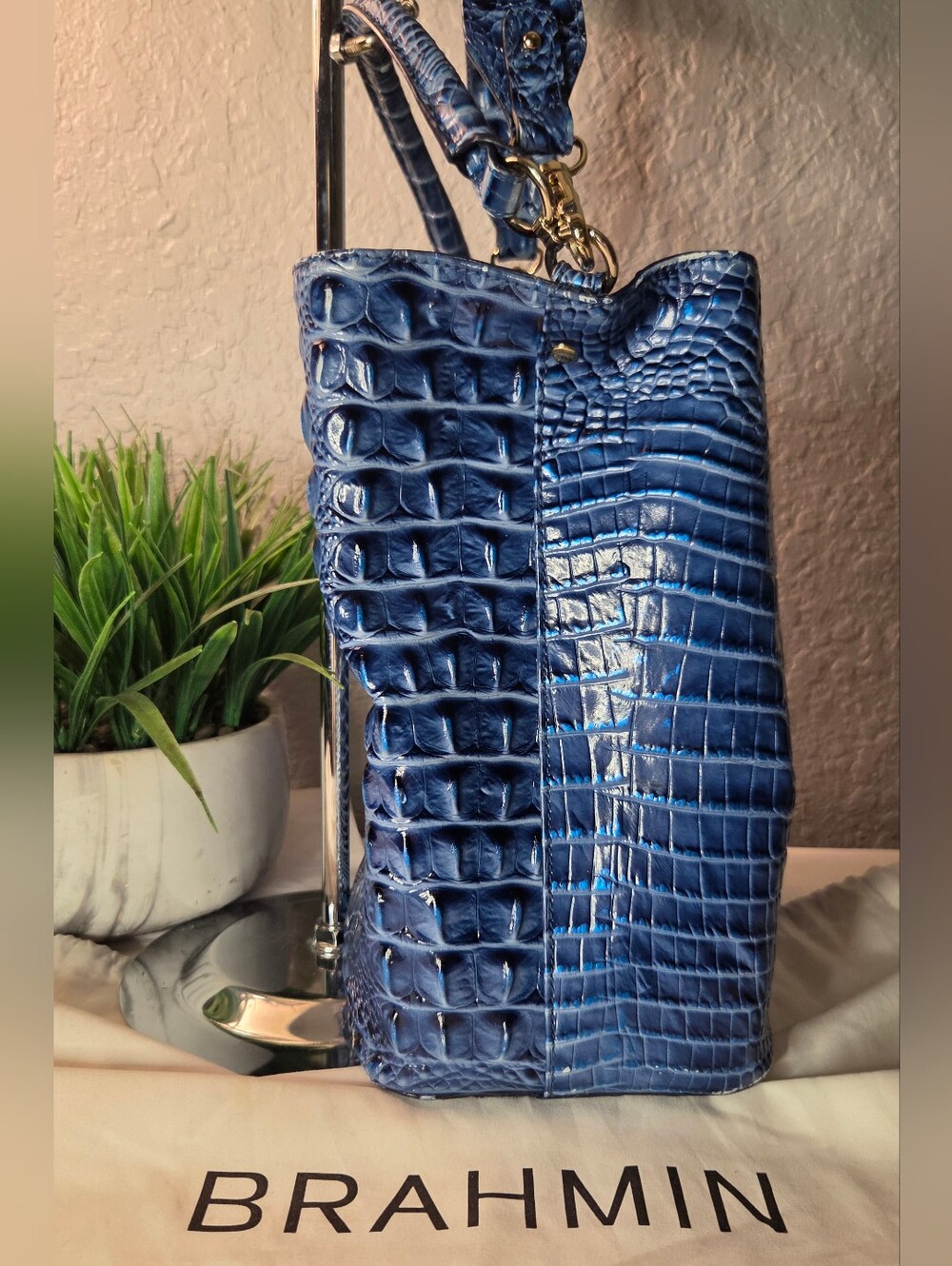Brahmin Amelia Bucket Bag Bluebonnet Melbourne Leather EUC - Picture 3 of 16